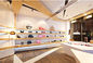 مصنع مخصص شعبي شنغهاي مصنع خشبي لخزانة الملابس حقيبة أحذية عرض حالة العلامة التجارية مخزن الديكور الداخلي المزود